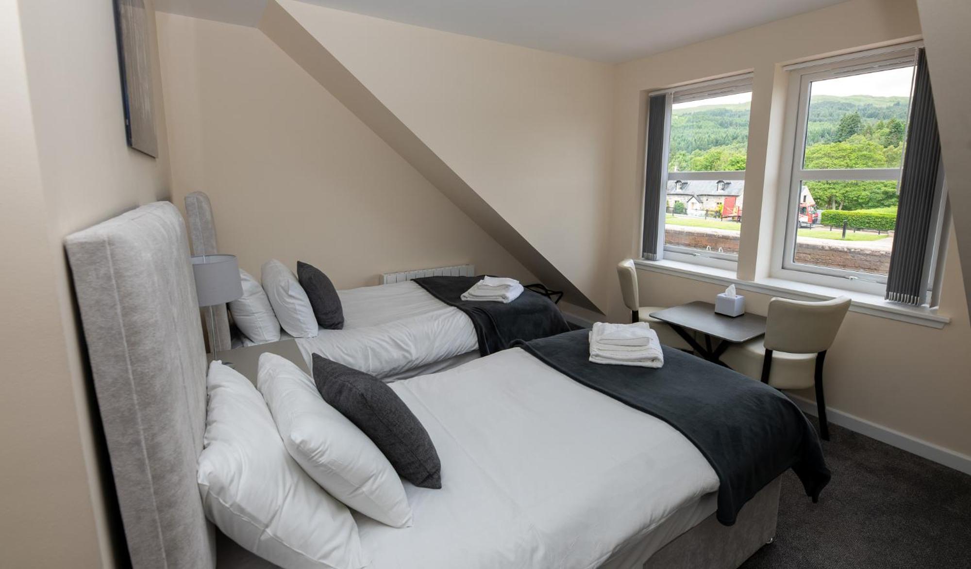 Loch Ness Gate House Hotel ฟอร์ตออกัสตัส ภายนอก รูปภาพ